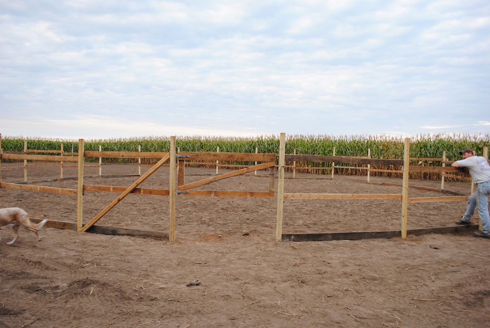 how to build wood round pen